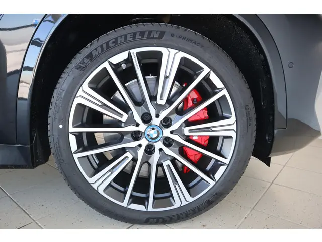 BMW iX1 eDrive20 2025 Elektrisch 6
