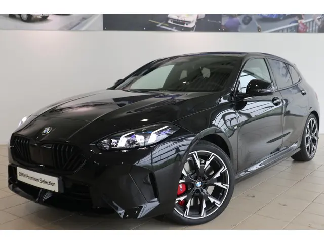 BMW 1 Serie 5-deurs 123 xDrive 2025 Benzine 32