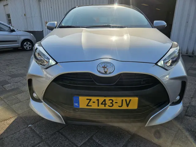 Toyota Yaris 1.5 Hybrid 115 Active 2024 Hybride Benzine 4