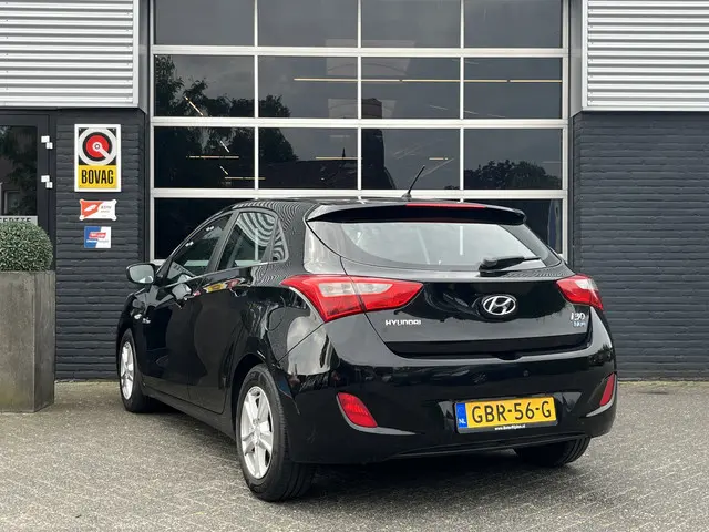 Hyundai i30 1.4i i-Drive Cool, Navi, Airco 2012 Benzine 12