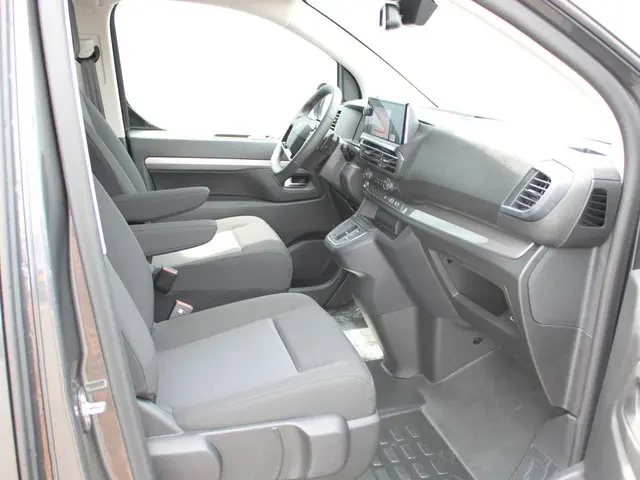 Peugeot e-Traveller Standard 75 kWh 2025 Elektrisch 10