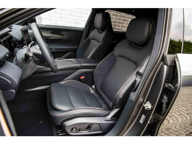 Lynk & Co 08 More 2025 Hybride Benzine 29