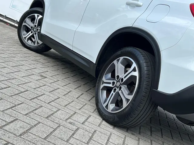 Suzuki Vitara 1.6 High Executive 2017 Benzine 14