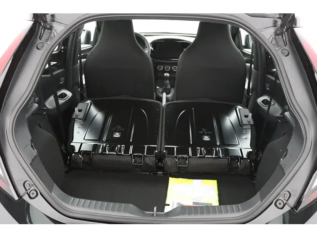 Toyota Aygo X 1.0 VVT-i MT Play 2025 Benzine 36