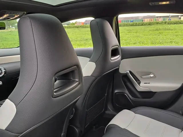 Mercedes-Benz A-Klasse 250 Premium Plus 2022 Benzine 29