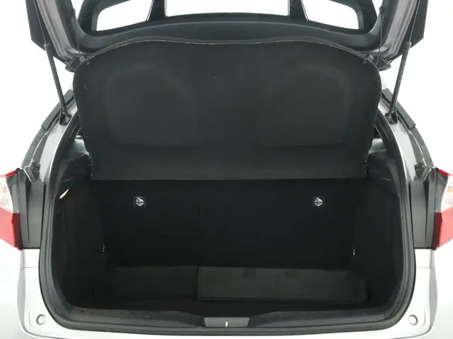Toyota C-HR 1.8 Hybrid Executive 2017 Hybride Benzine 23