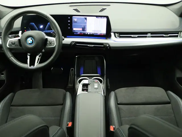 BMW X1 xDrive25e 2024 Hybride Benzine 32