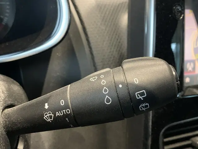 Renault Clio Estate 0.9 TCe Limited 2018 Benzine 25