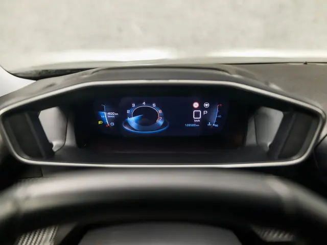 Peugeot 2008 1.2 PureTech Allure Sport 2022 Benzine 18