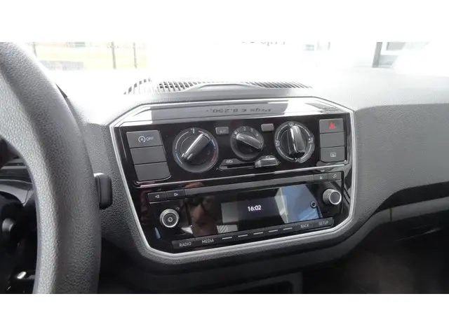 Volkswagen up! 1.0 BMT take up! 2019 Benzine 7