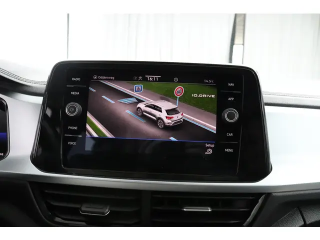 Volkswagen T-Roc 1.0 TSI 110pk Life 2023 Benzine 21