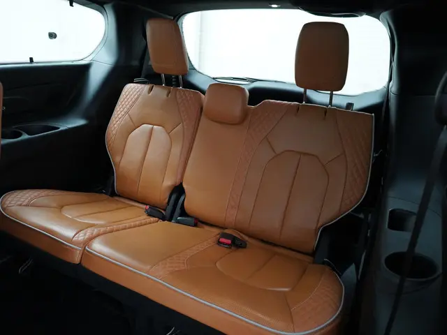 Chrysler Pacifica 3.6 V6 Hybrid 2023 Benzine 28
