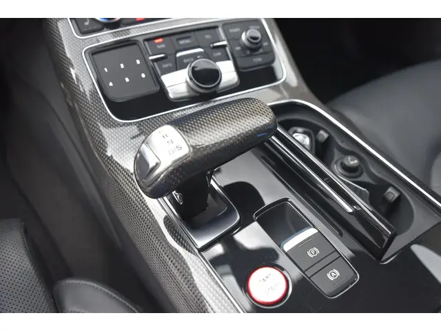 Audi A8 4.0 TFSI S8 quattro Pro Line+ 2013 Benzine 30