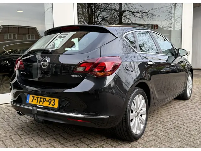 Opel Astra 1.4 Turbo Cosmo 5-drs 2013 Benzine 3