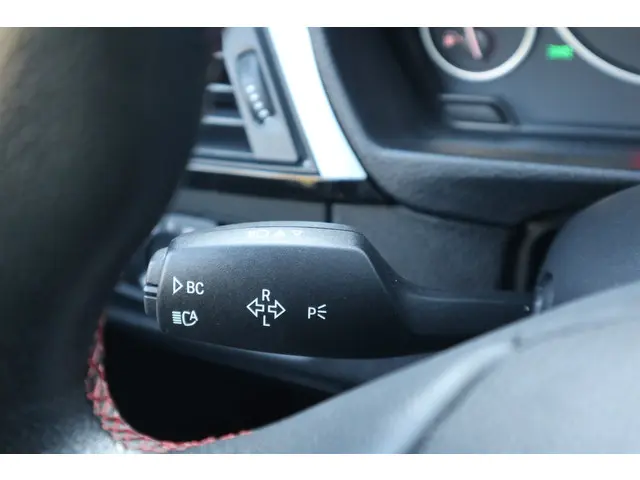 BMW 3 Serie 335i High Executive 2012 Benzine 19