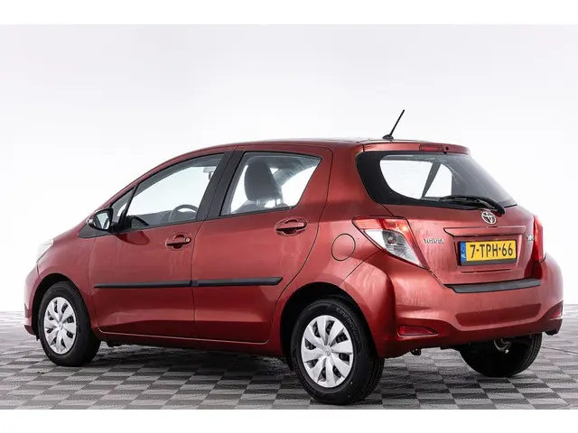 Toyota Yaris 2