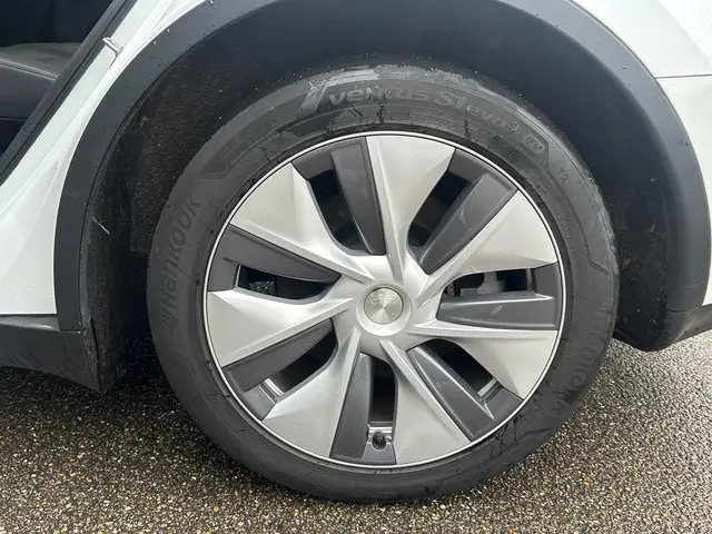 Tesla Model Y Long Rang AWD 2023 Elektrisch 11