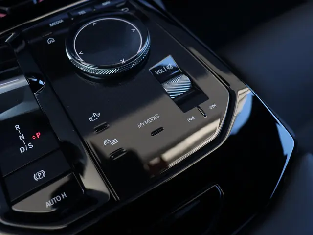 BMW 5 Serie Touring 550e xDrive 2025 Hybride Benzine 23