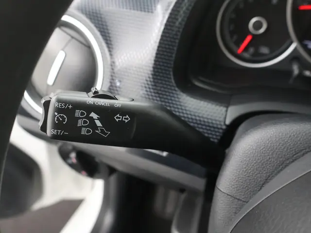 Volkswagen up! 1.0 BMT move up! AUTOM. 2018 Benzine 16