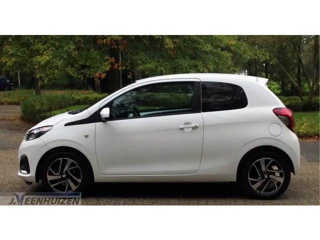 Peugeot 108 1.2 VTi Allure 2014 Benzine 6