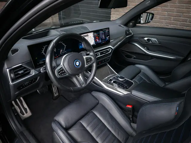 BMW 3 Serie Touring 330e 2022 Hybride Benzine 17