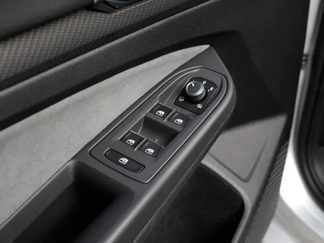 Volkswagen Golf 1.5 eTSI R-Line 2022 Benzine 10