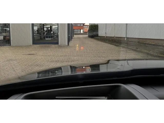 Jaguar XE 2.0 Portfolio 2015 Benzine 10