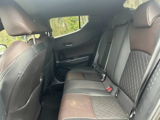 Toyota C-HR 1.8 Hybrid Executive 2017 Hybride Benzine 10