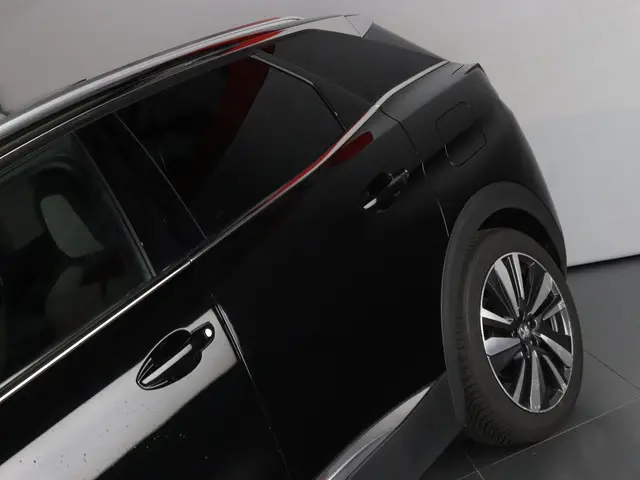 Peugeot 3008 1.6 HYbrid4 300 GT 2020 Hybride Benzine 32