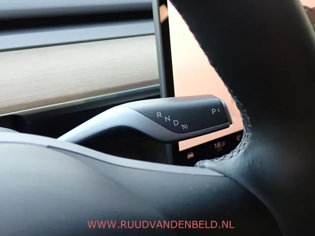 Tesla Model Y RWD LFP 60KWH 2022 Elektrisch 35