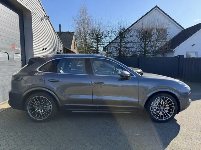 Porsche Cayenne 2.9 S Platinum Edition 2020 Benzine 4