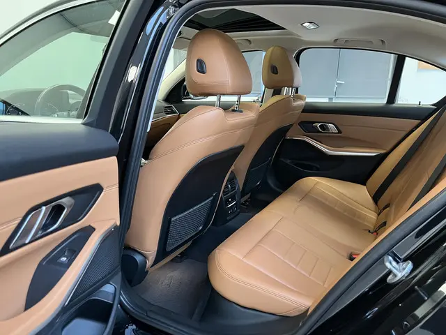 BMW 3 Serie 320i Luxury High Executive 2020 Benzine 15