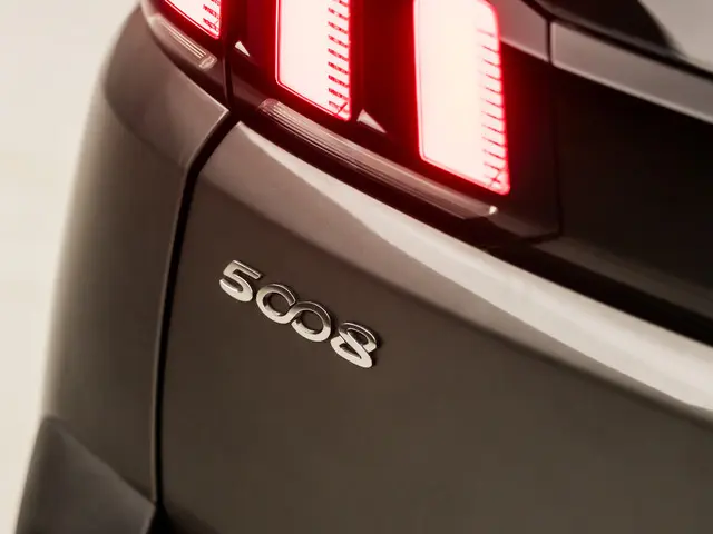 Peugeot 5008 1.2 PureTech Sport 7 Persoons 2018 Benzine 27