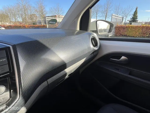 Volkswagen up! 1.0 BMT high up! 2018 Benzine 9