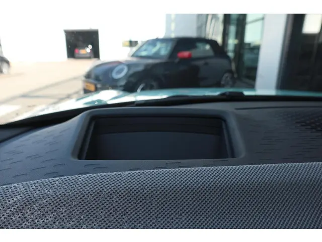 MINI 5-Deurs S 2025 Benzine 18