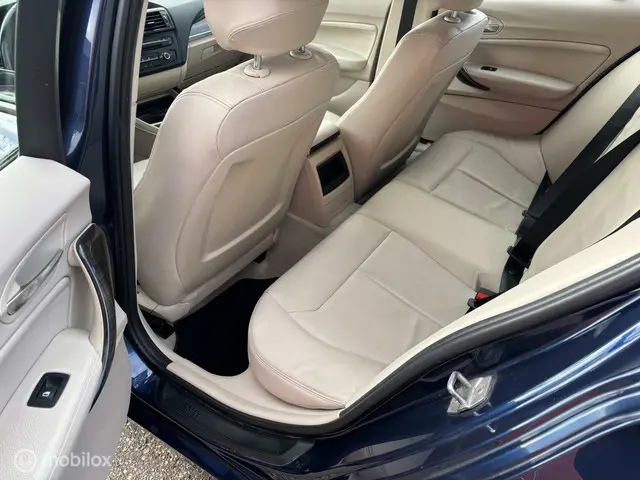 BMW 1 Serie 114i EDE Business+ 2013 Benzine 18