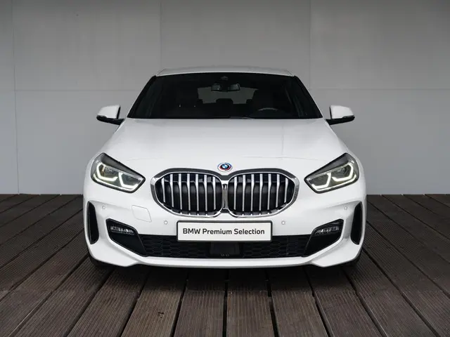 BMW 1 Serie 118i 2022 Benzine 3
