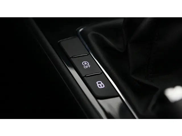 Škoda Fabia 1.0 MPI 80pk Ambition 2023 Benzine 32