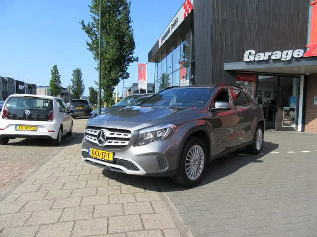 Mercedes-Benz GLA 180 Business Solution AMG 2018 Benzine