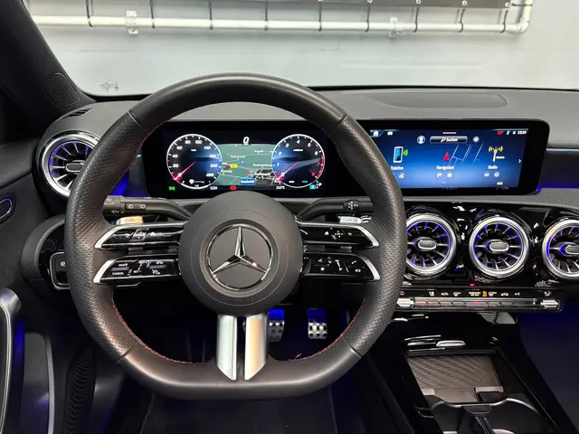 Mercedes-Benz A-Klasse 200 AMG PANO 2024 2024 Benzine 13