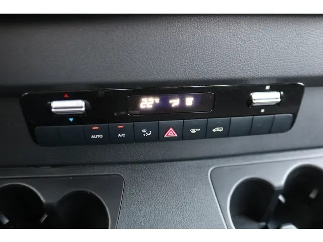 Mercedes-Benz Sprinter 519 CDI Oprijwagen 2023 Diesel 30