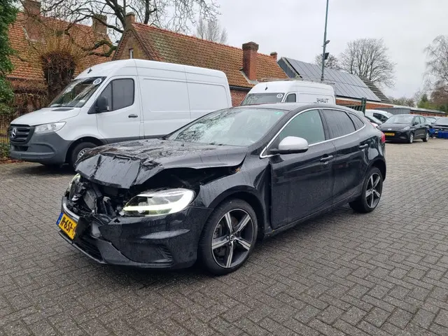 Volvo V40 T3 Aut. Rdesign Pano 2020 Benzine