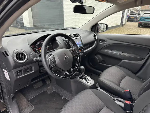 Mitsubishi Space Star 1.2 Intense 2022 Benzine 9