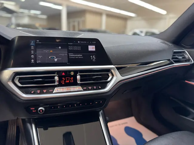 BMW 3 Serie 330e eDrive Edition 2020 Hybride Benzine 28