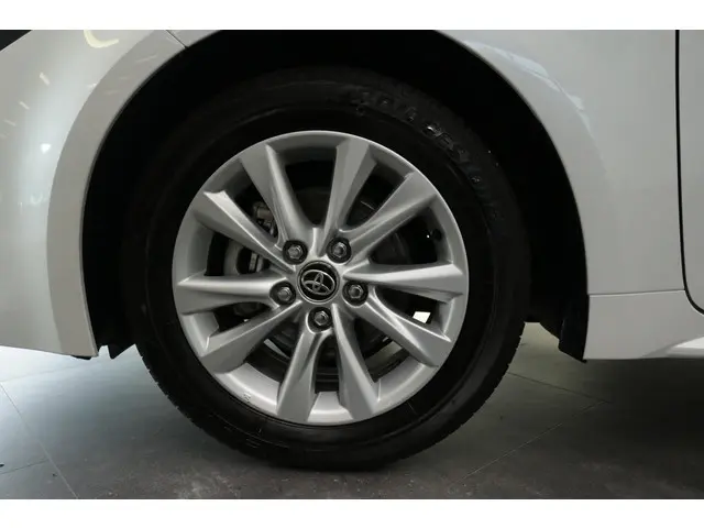 Toyota Corolla Hybrid 140 Dynamic, 2025 Hybride Benzine 12