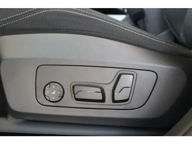 BMW X1 xDrive30e 2024 Hybride Benzine 12