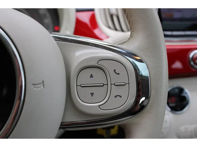 Fiat 500 1.2 Lounge, Navi, Clima, 73924km 2016 Benzine 24