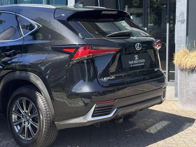 Lexus NX 300h Edition 30 2021 Hybride Benzine 23