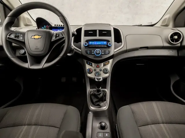 Chevrolet Aveo 1.2 LT Sport 2013 Benzine 6