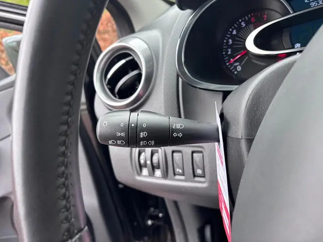 Renault Clio 0.9 TCe Eco2 Limited 2016 Benzine 25